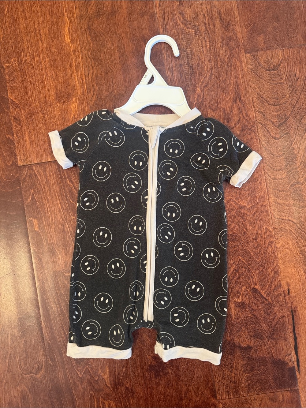 Black Smiley Face Zip-Front Short Sleeve One-Piece Romper for infant